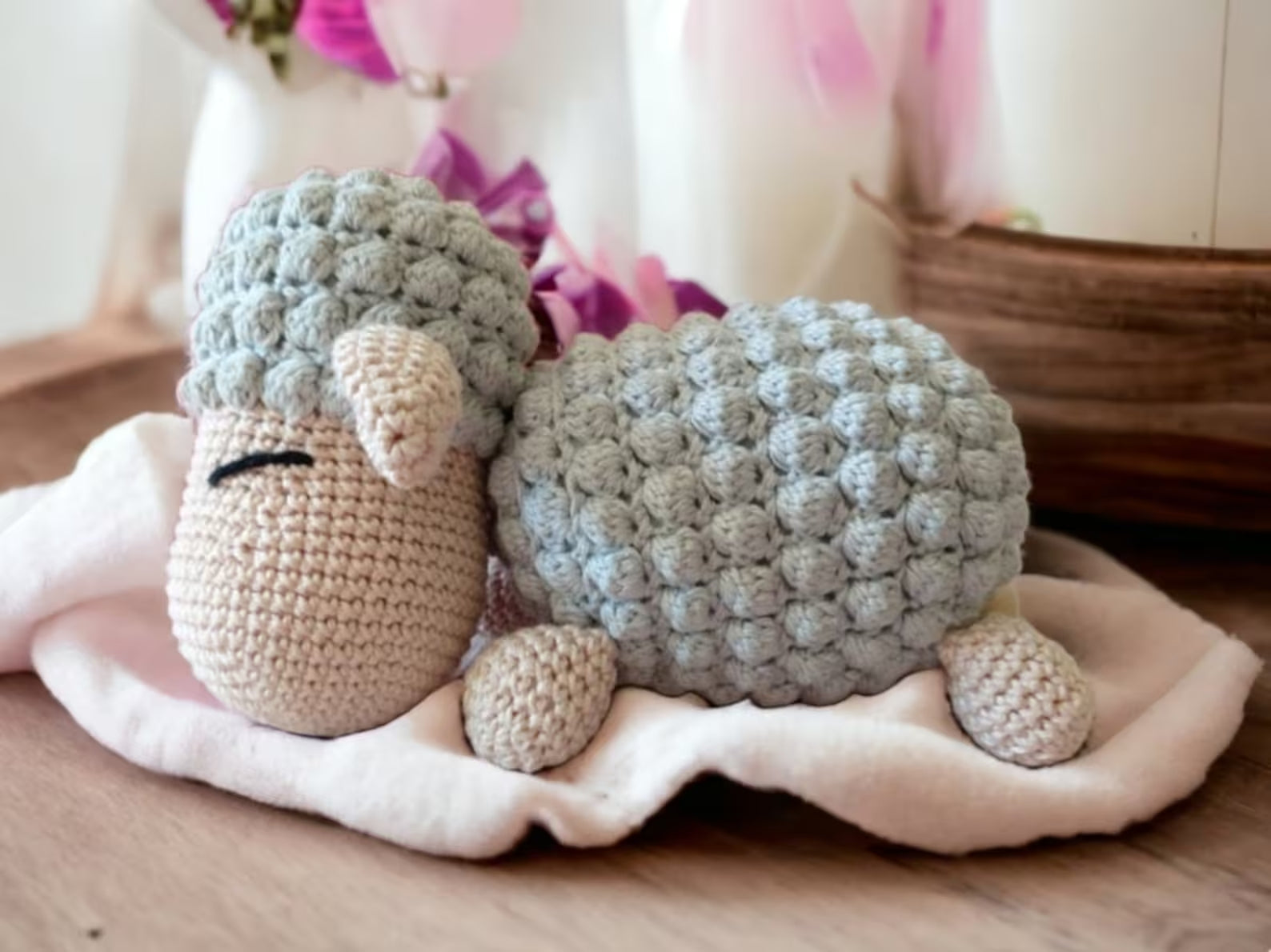 Hand-Crocheted Musical Sheep – Soft Amigurumi Lamb with Wind-Up Music Box